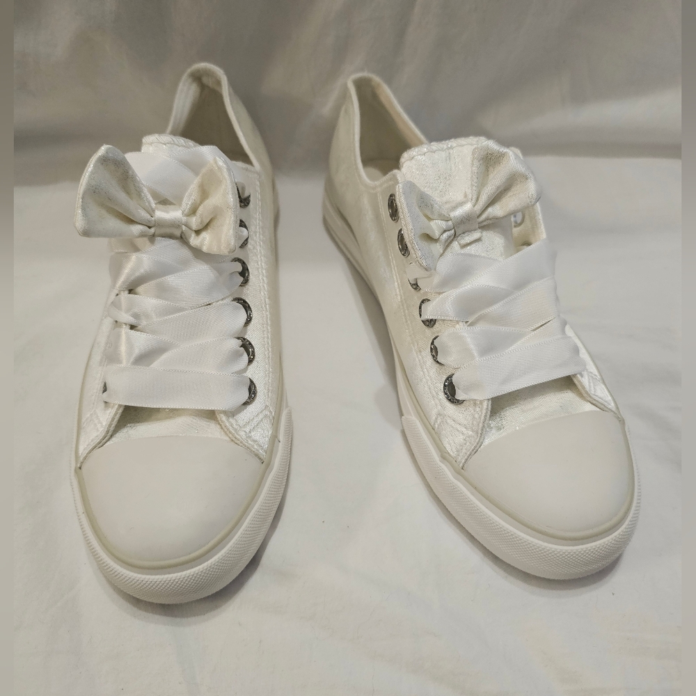 NIB White Canvas Low-Top Sneakers with Rubber Soles